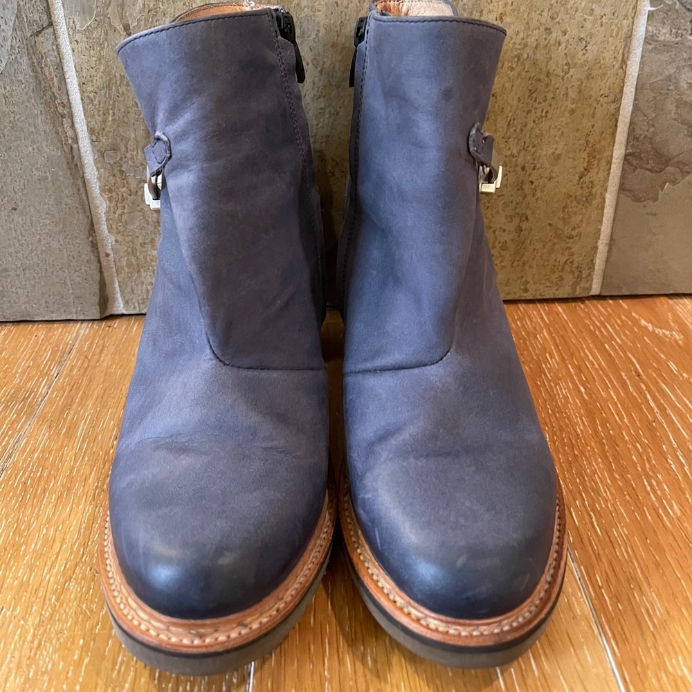 Neosnes Boots with adjustable strap